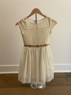 Sequin Hearts Girls size 10 white dress with sewn-on gold belt - good condition